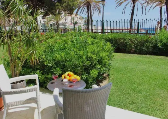 Puerto Banus Beachfront .gray D'albion . Amazing Location 马尔韦利亚